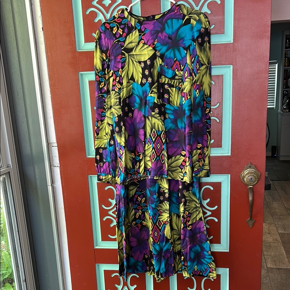 Vintage Floral / Aztec Multicolor blouse & skirt Set . Size Large